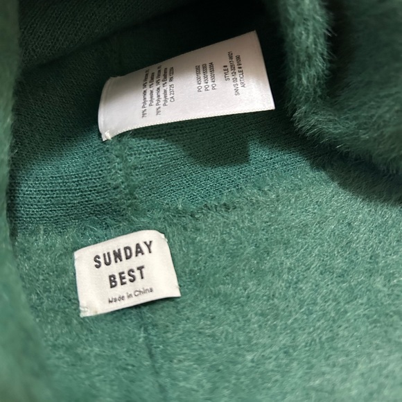 ARITZIA/SUNDAY BEST Beanie - Picture 3 of 4